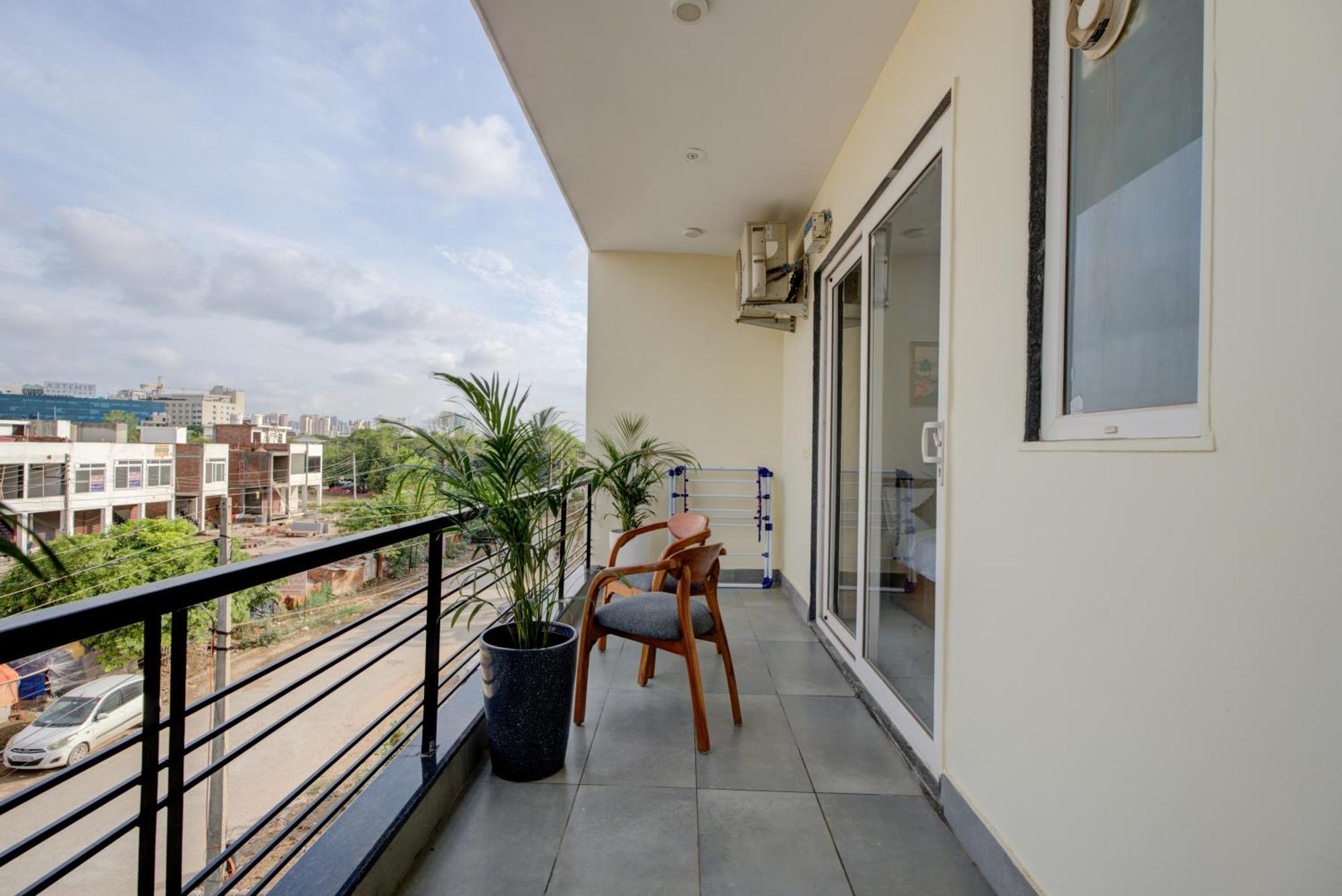 The Lodgers Studio Apartment Infront Of Artemis Hospital Gurugram Gurgaon Ngoại thất bức ảnh