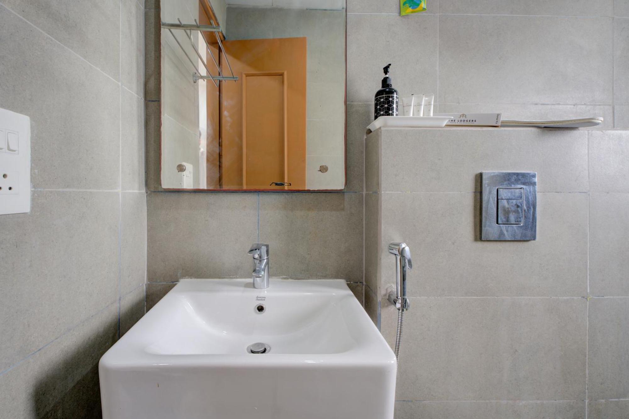 The Lodgers Studio Apartment Infront Of Artemis Hospital Gurugram Gurgaon Ngoại thất bức ảnh
